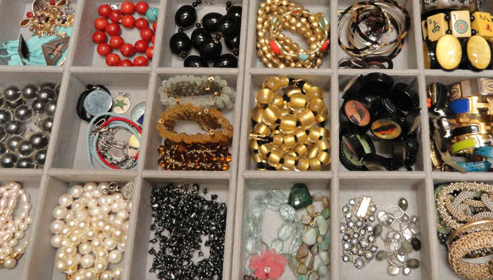 JEWELRY ORGANIZATION IS A BREEZE WITH THESE GREAT HINTS