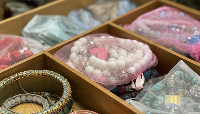 JEWELRY ORGANIZATION IS A BREEZE WITH THESE GREAT HINTS